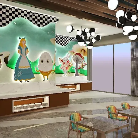 Bella Luna Hotel